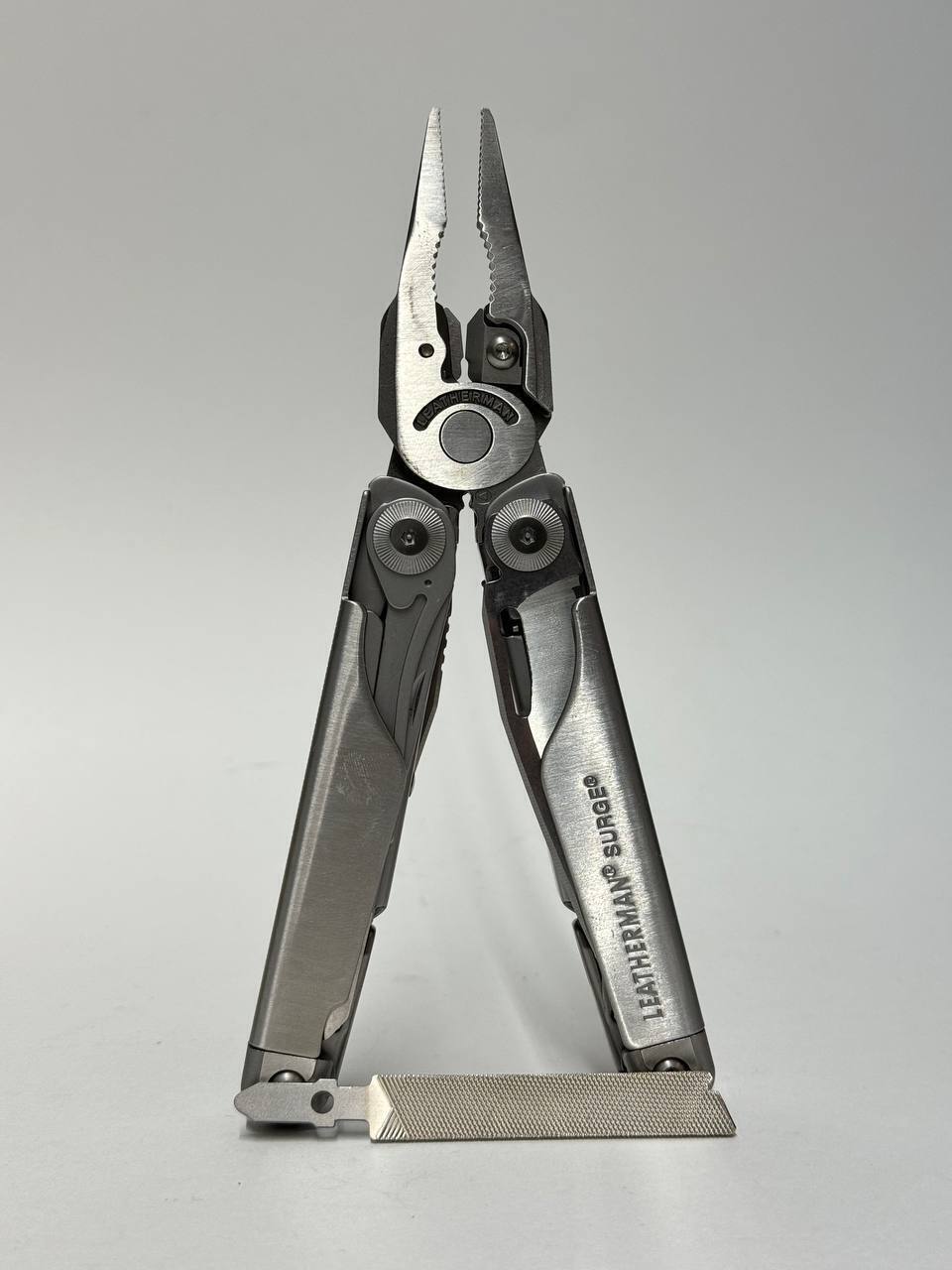 Мультитул Leatherman Surge Stainless 21 инстр., 7,9/11,5см, чехол нейлон черн. купить