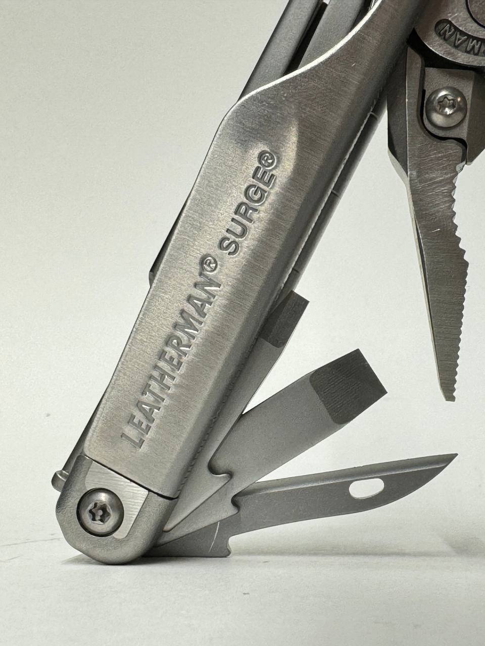 Мультитул Leatherman Surge Stainless 21 инстр., 7,9/11,5см, чехол нейлон черн. купить